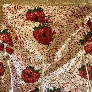 Feed Me Fight Me Strawberry Short Size M